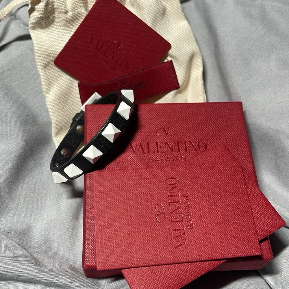 Sale 🔥 Valentino Garavani Black and White Rock Studded.Bracelet. Very Rare - Picture 4 of 9